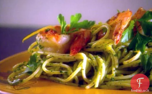 Spaghetti con Pesto di rucola e gamberi Jumbo scottati
