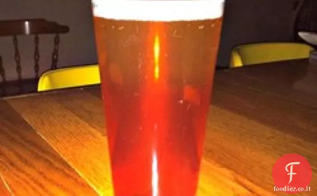 Il bambino passo dalla testa rossa