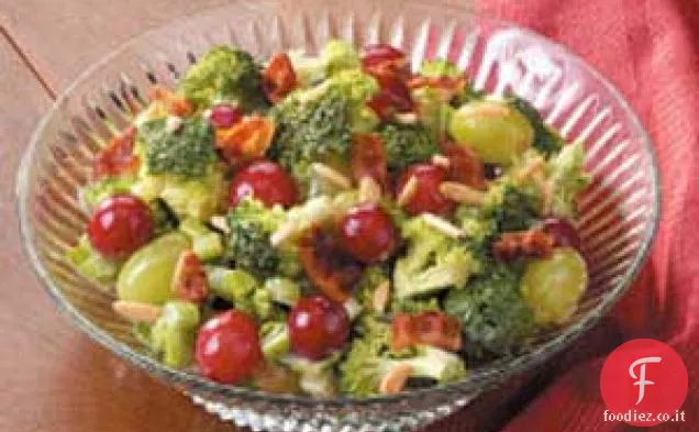 Insalata di broccoli all'uva