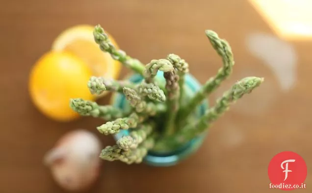 Asparagi con Scalogno Croccante e Limone Meyer