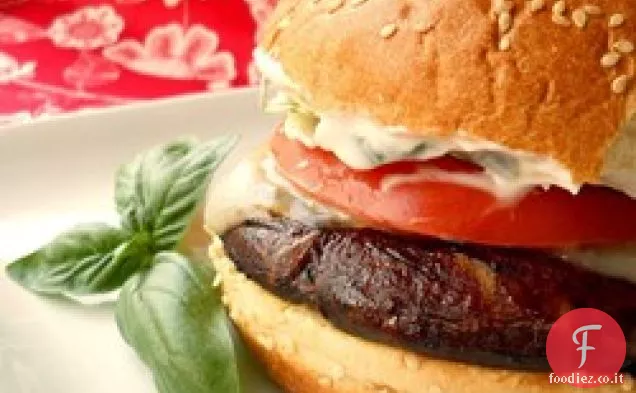 Portobello alla griglia con panino alla maionese al basilico