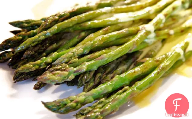 Asparagi alla griglia con Mandarino Aioli