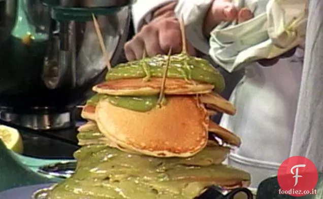 Torta di pancake con glassa di avocado