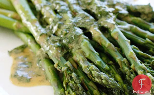 Asparagi con Vinaigrette di Digione