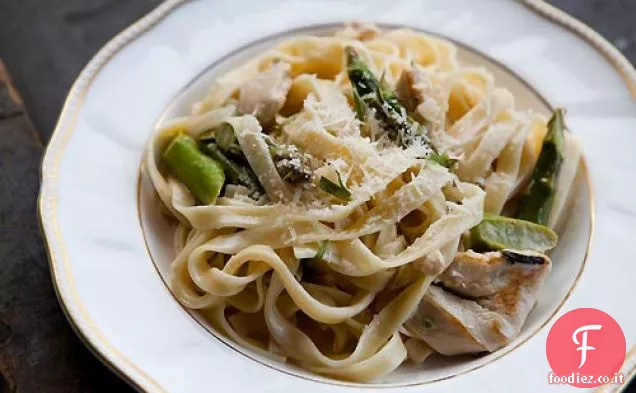 Pasta con Pollo e asparagi