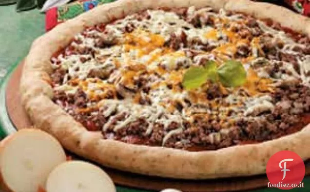 Pizza farcita con crosta di formaggio