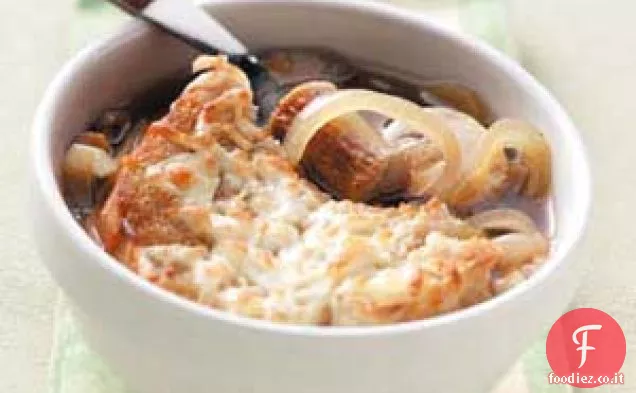 Zuppa di cipolle con salsiccia