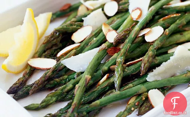 Asparagi Arrostiti con Mandorle e Asiago