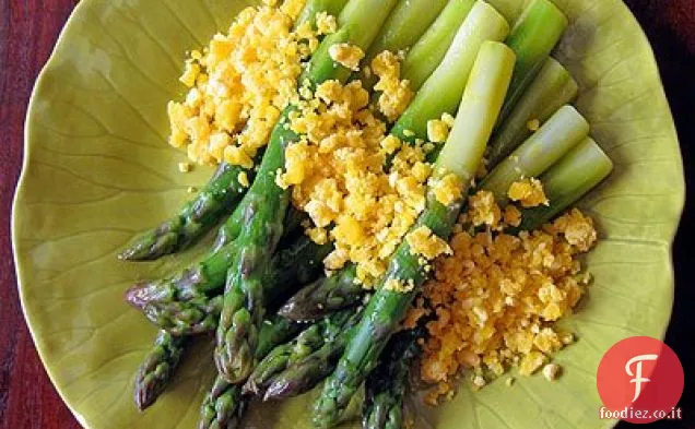 Asparagi Jumbo con Salsa Mimosa