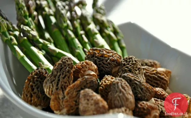 Spugnole fresche e asparagi