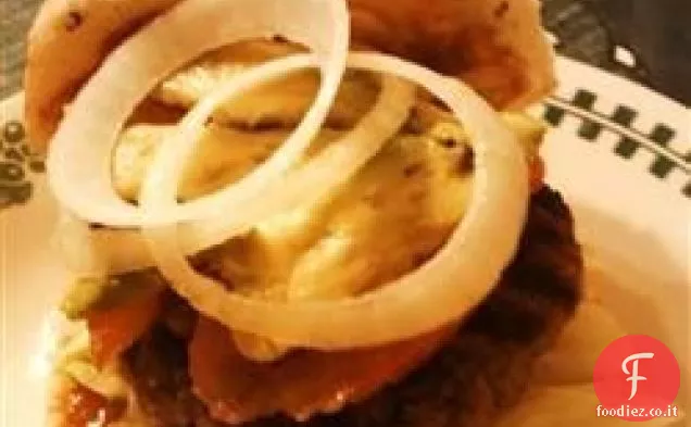 Hamburger di pomodoro e formaggio blu essiccati al sole