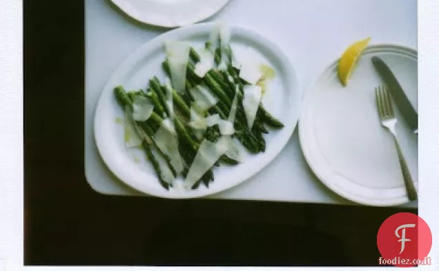 Asparagi Arrostiti con Crema di Noci e Pecorino