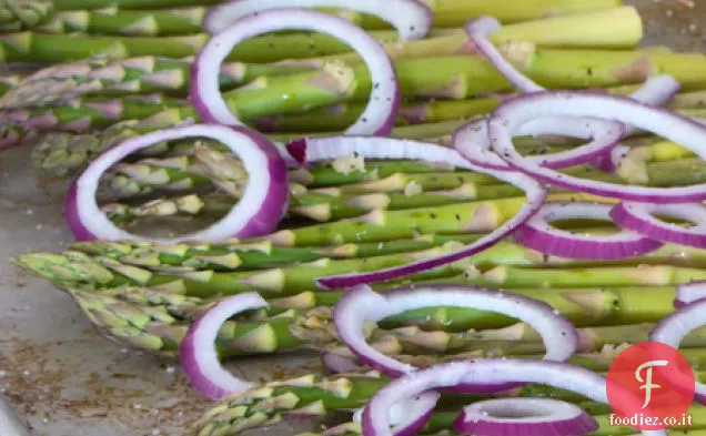 Asparagi Con Aglio Arrosto Olio d'Oliva e Cipolle Rosse