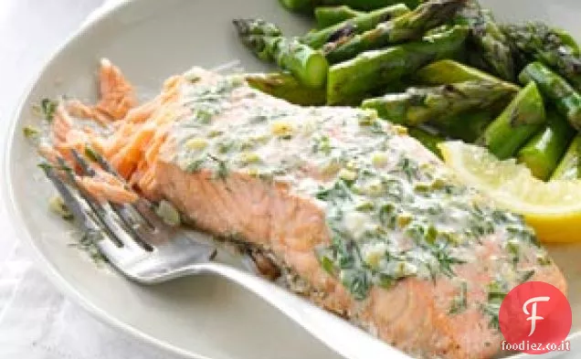 Salmone alla griglia cremoso alle erbe