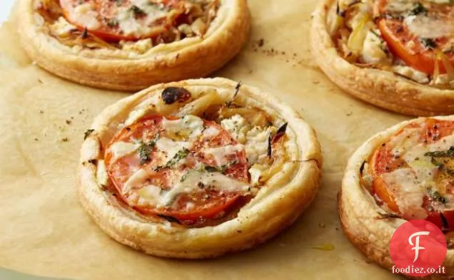 Crostate di pomodoro e formaggio di capra