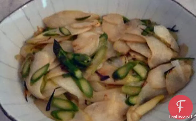 Saltate in padella Germogli di bambù freschi e asparagi