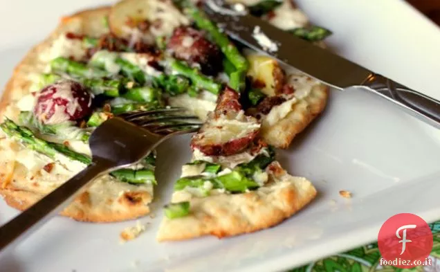 Pizza di patate e asparagi