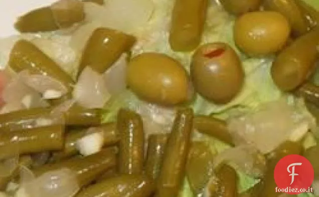 Insalata di fagioli verdi e olive ripiene