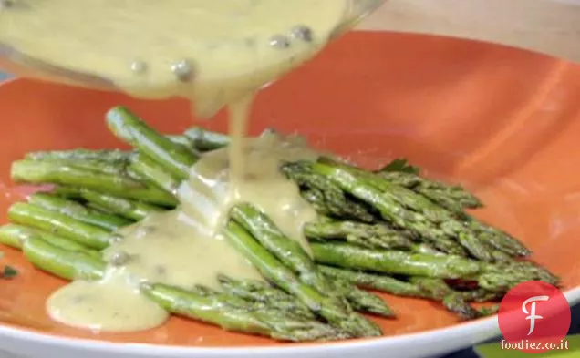 Asparagi alla griglia con Vinaigrette al pepe verde