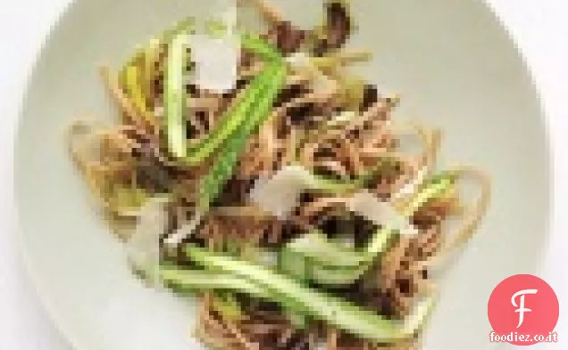 Salmone al limone e dragoncello sugli asparagi