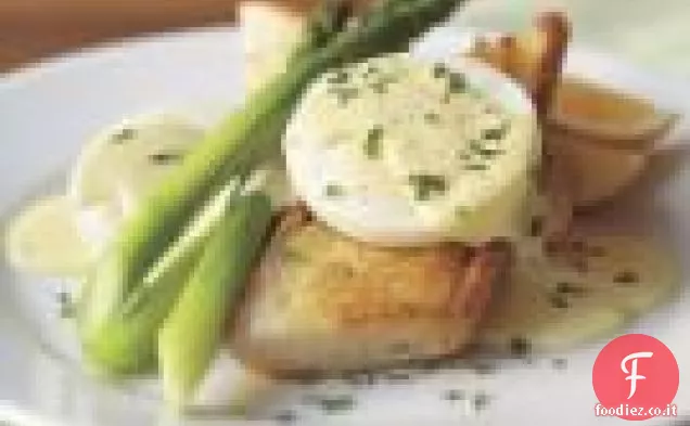 Asparagi con uova in camicia e salsa olandese