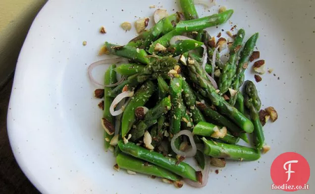 Asparagi sbollentati con Mandorle, scalogno e limone