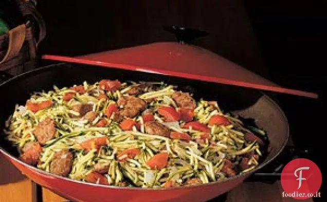 Salsiccia italiana e zucchine saltate in padella