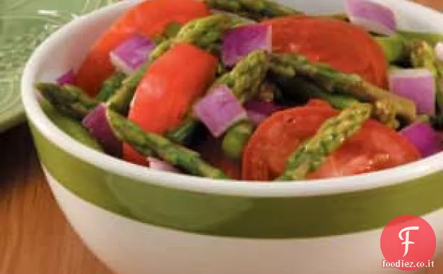 Insalata di pomodori asparagi primaverili