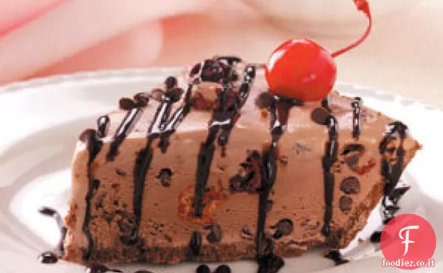 Torta di gelato al cioccolato alla ciliegia