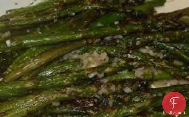 Asparagi alla griglia con condimento al dragoncello al limone