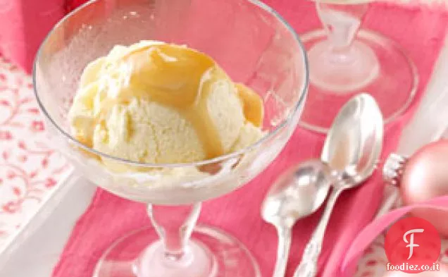 Gelato di zabaione con salsa di rum al burro caldo