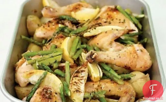 Pollo arrosto con patate, limone e asparagi