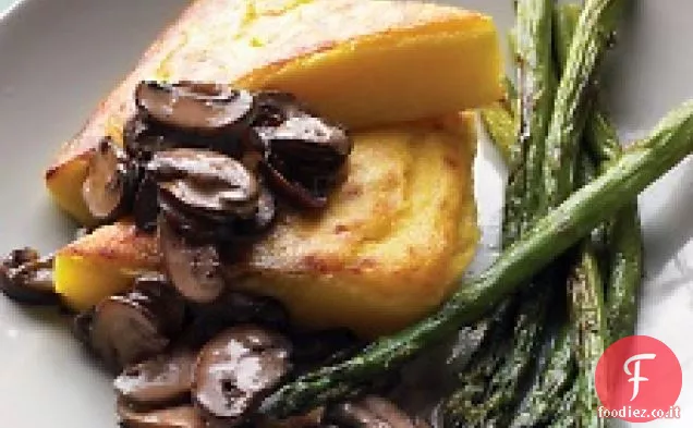 Spicchi di Polenta con Asparagi e Funghi