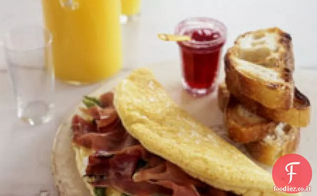 Frittata Souffleed con formaggio di capra, asparagi e prosciutto