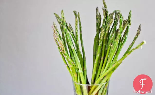 Bastoncini di asparagi croccanti al parmigiano