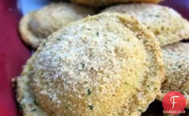 Forno tostato tre ravioli di formaggio