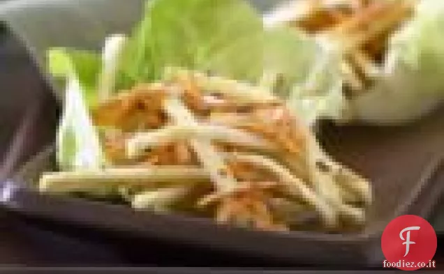 Insalata di sedano e carote con condimento cremoso