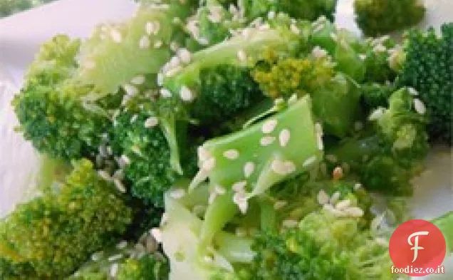 Insalata di broccoli in stile cinese