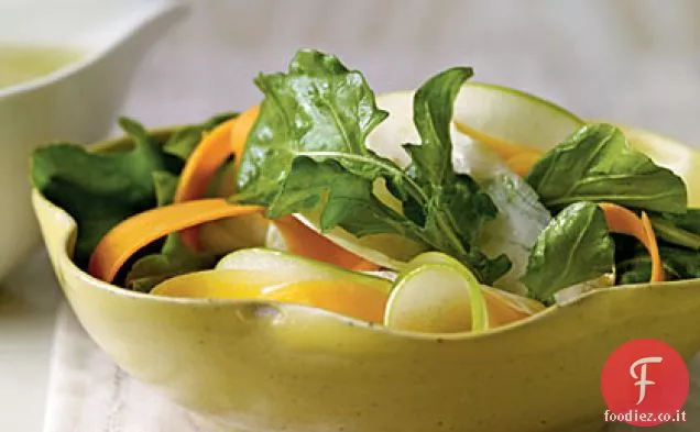 Insalata di verdure caduta rasata con vinaigrette di sidro