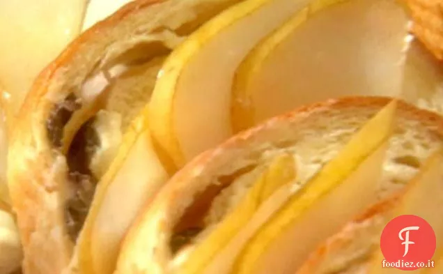 Braciole di maiale in salsa cremosa di Champagne e pane all'uvetta con Mascarpone e Pere