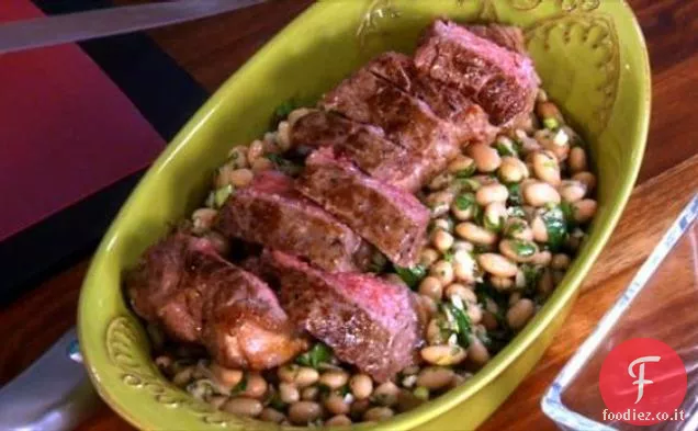 Insalata di fagioli bianchi caldi e bistecca