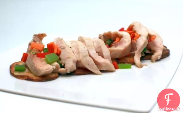 Involtino di pollo con verdure miste e patate fritte in padella