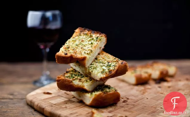 Ricetta semplice del pane all'aglio