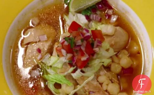 Posole di pollo cotto a pressione con salsa di Avocado Tomatillo
