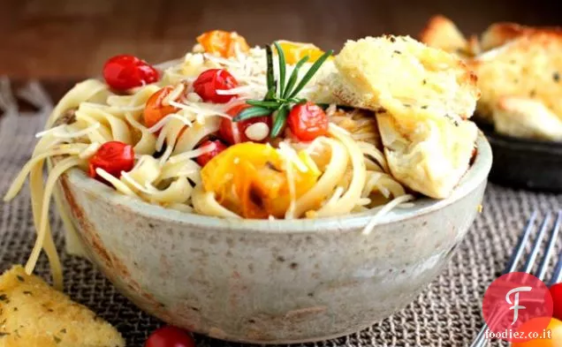 Pasta arrosto di pomodoro, aglio e pinoli