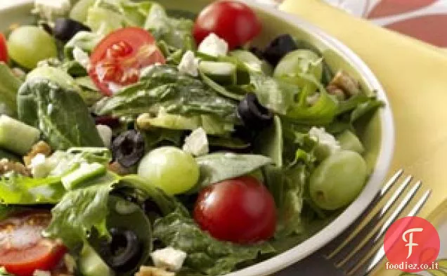 Insalata greca con uva verde