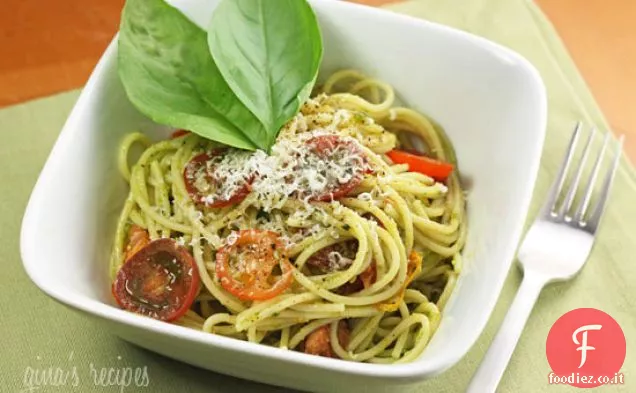 Spaghetti al Pesto di Scape all'Aglio con Pomodori