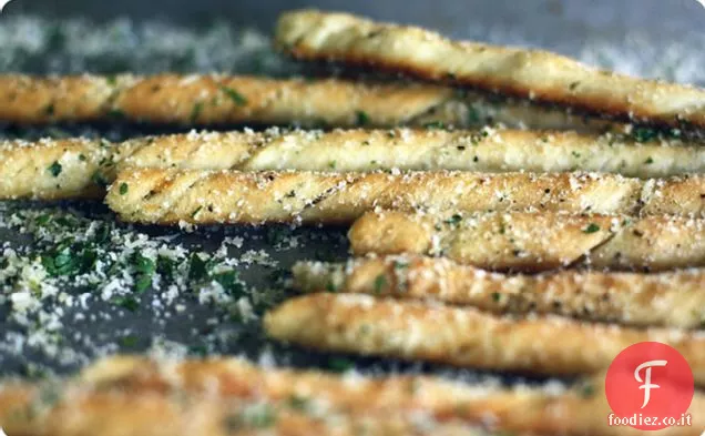 Bastoncini di pane alle erbe all'aglio