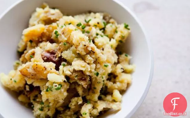 Fracassato patate novelle con aglio ed erba cipollina