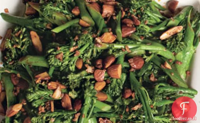 Broccolini Con Paprika Affumicata, Mandorle e Aglio